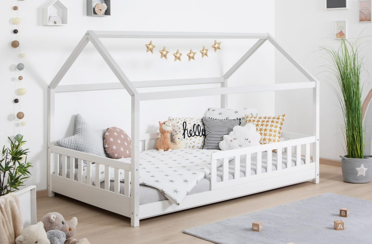 TiCAA Montessori Kinderbett Hausbett aus Kiefernholz mit Rausfallschutz & Rolllattenrost – Bodenbett für Kinder