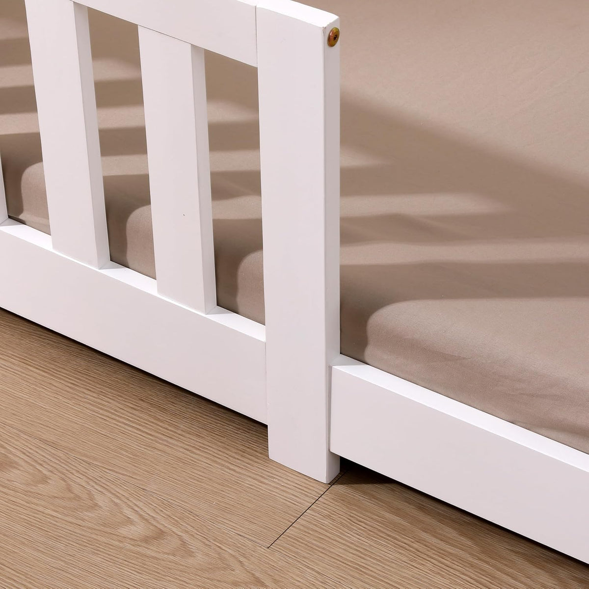 ecomi Kinderbett Montessori Bodenbett Massivholz mit Rausfallschutz und Lattenrost, Skandinavisches Design, für Mädchen und Jungen